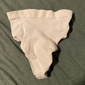 NWOT SCULPTING THONG SKIMS